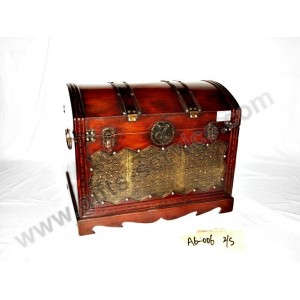 Piękny kufer w stylu kolonialnym
